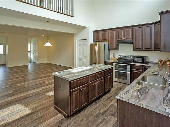 3rd image of 236 Cherry Bark Dr