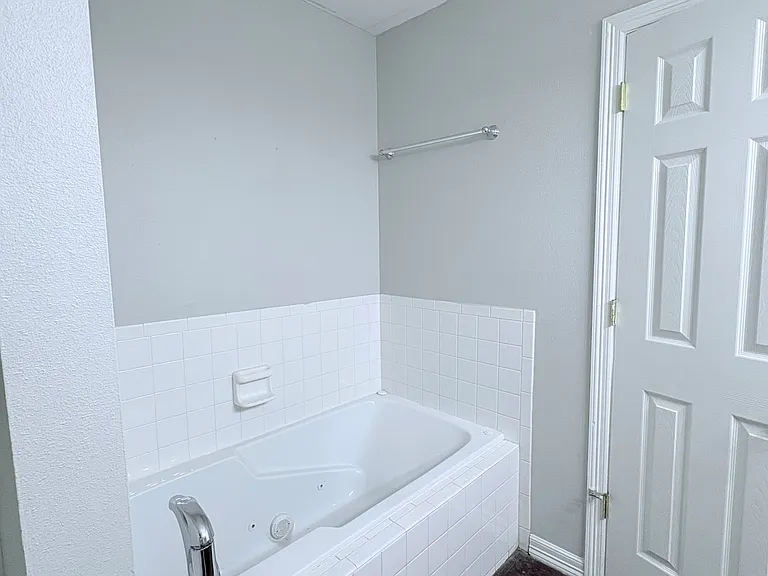 4389 E Holiday Dr — Photo 15
