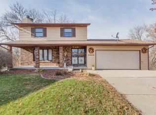 2285 Westberry Ct, Bettendorf, IA