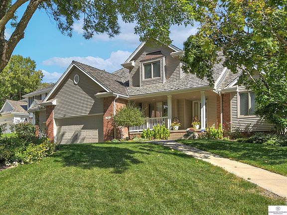 3rd image of 1431 S 158th Cir