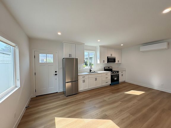 3rd image of 1535 E Doublegrove St #1/2