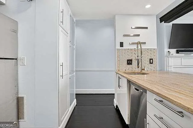 2840 Peachtree Rd NW #408 — Photo 11