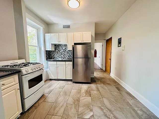 1 bed, 1.0 bath, $1,550 — Photo 3