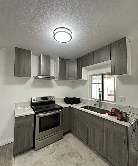 W 60th Pl — Photo 15