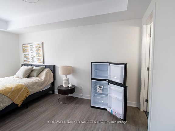 3rd image of 994 Bronson Ave #1