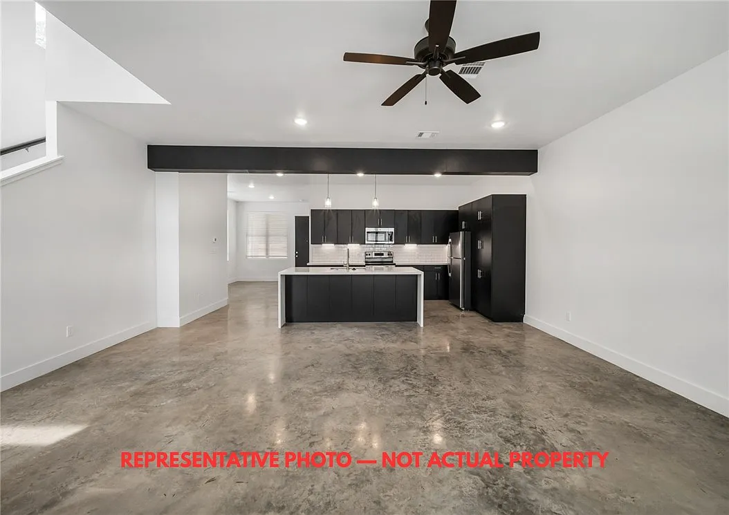 4 bed, 4.5 bath, 1847 sqft, $1,995 — Photo 3