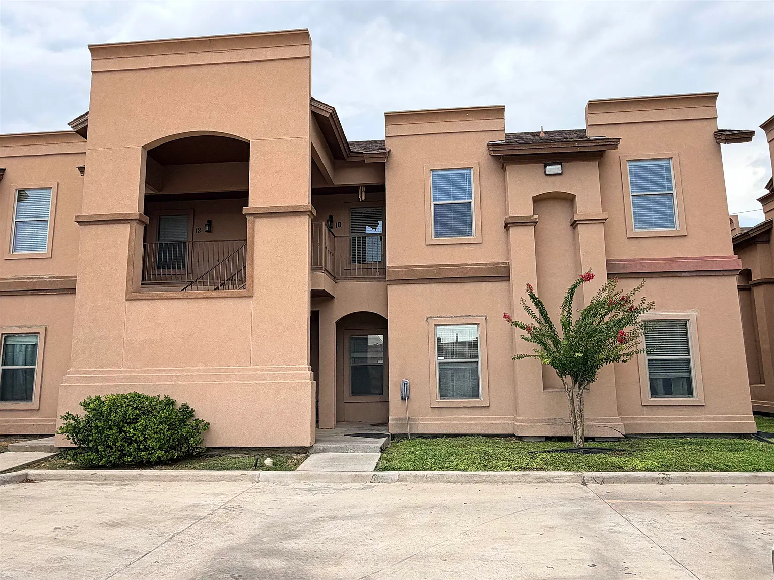 3 bed, 2.0 bath, 1265 sqft, $1,400 — Photo 3
