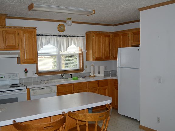4th image of 325 S Potawatomi Dr