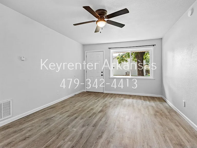 N College Duplex — Photo 8
