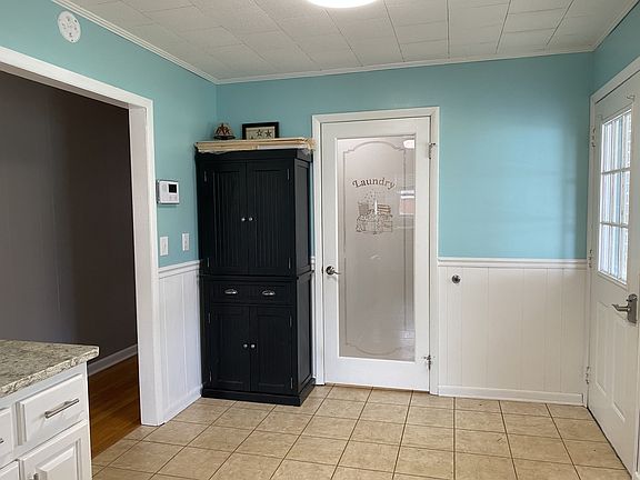 4th image of 102 Stewart St