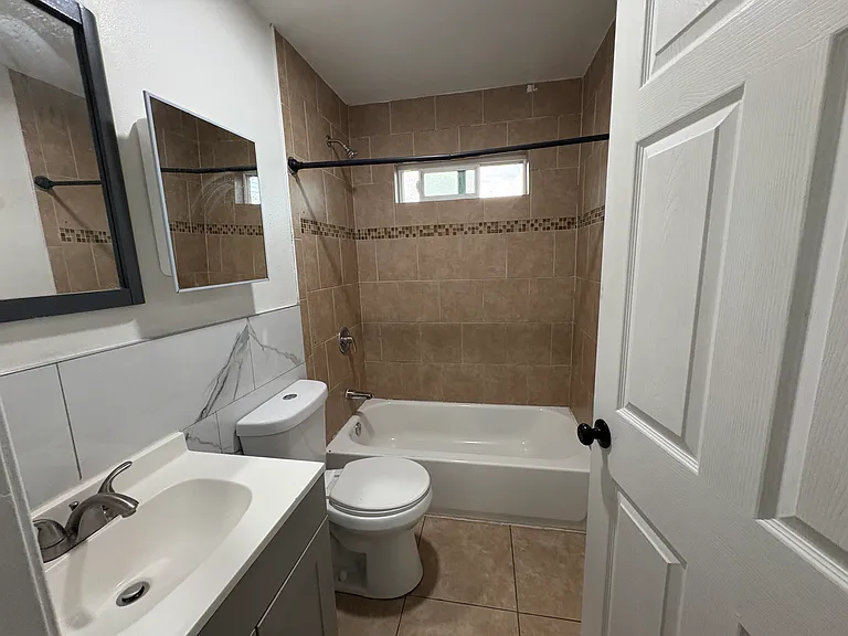 133 E 84th Pl — Photo 6