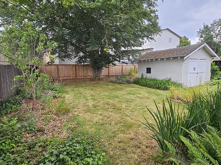 1664 SE Harney St — Photo 4
