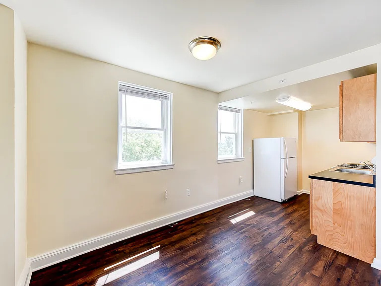 734 Longfellow — Photo 11