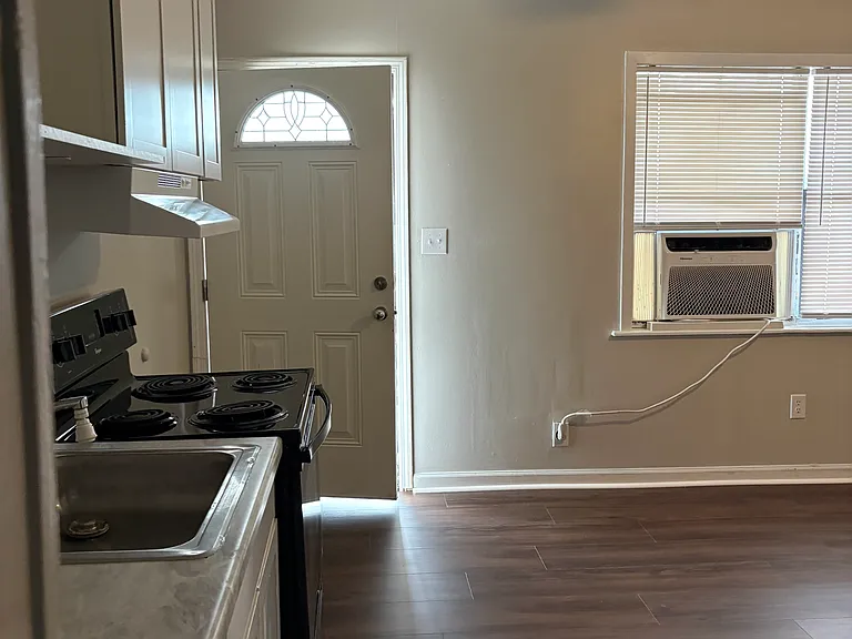 162 E Race St #31 — Photo 10