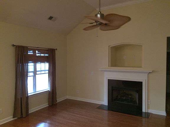 Living Room-Gas Fireplace