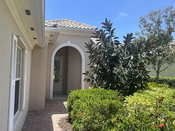 3rd image of 11818 Fiore Ln