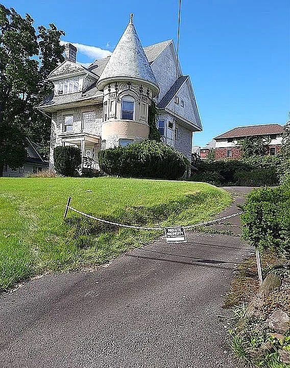 1st image of 1021 Richmont St