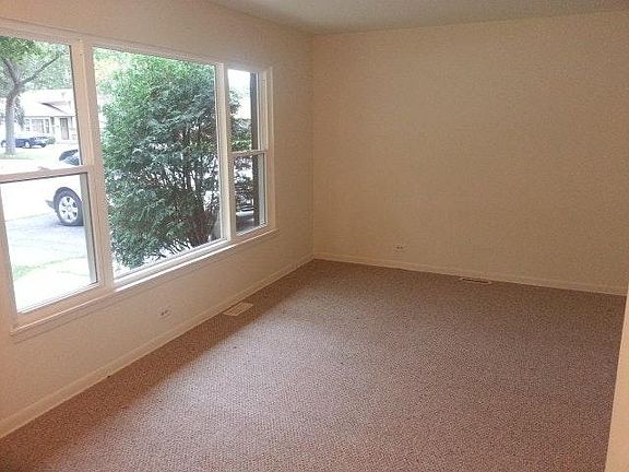 5th image of 195 Basswood Ct