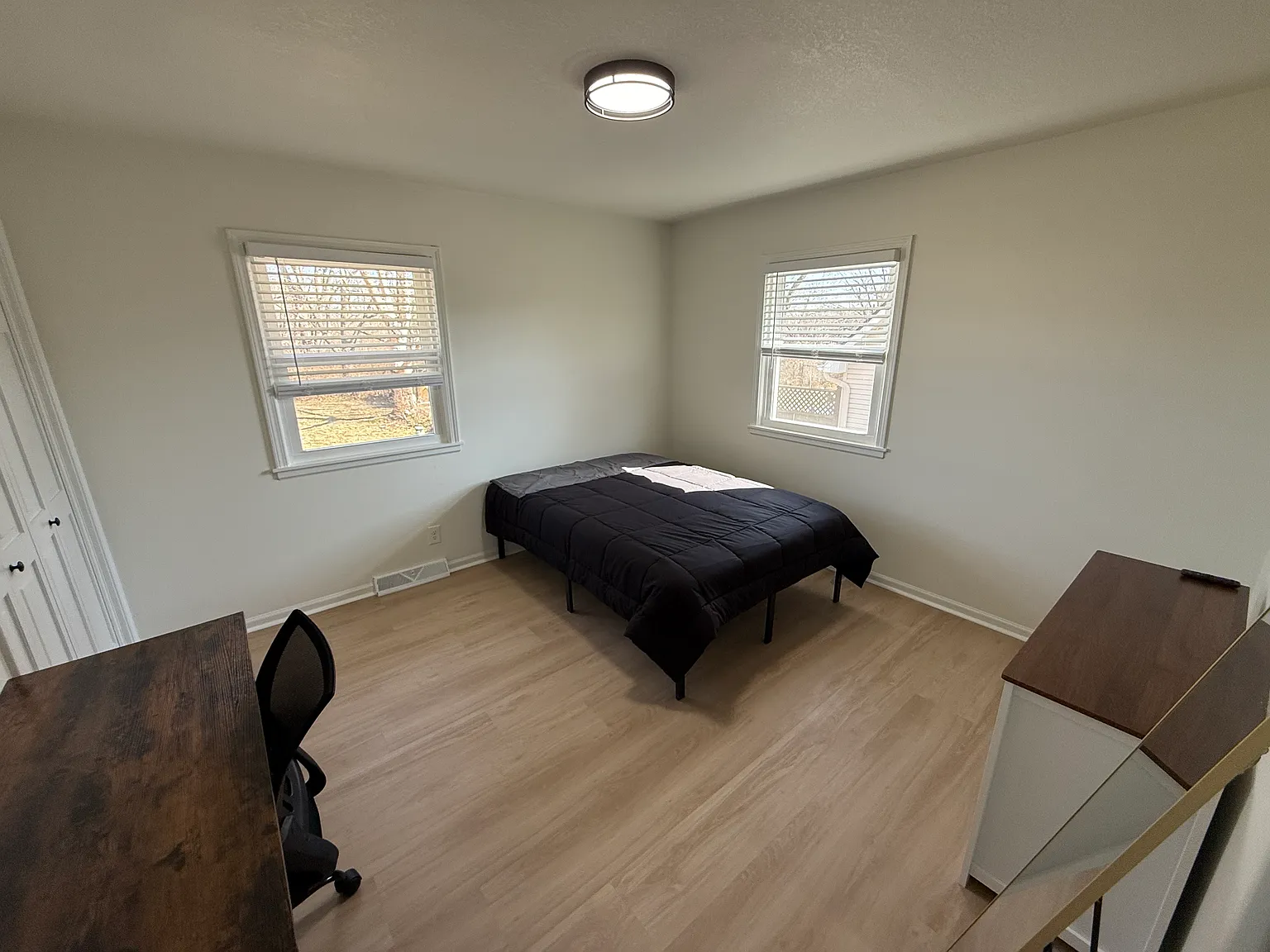 7 bed, 2000 sqft, $465 — Photo 3