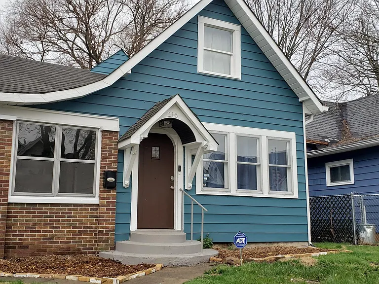 216 N Summit St #B — Photo 1