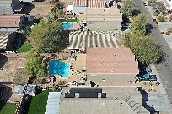 4th image of 421 E Daniella Dr