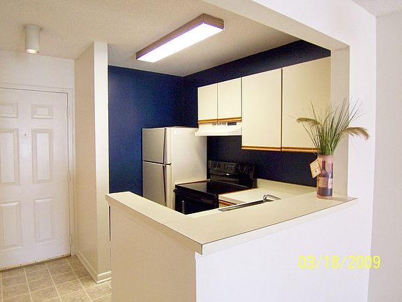 2nd image of 1600 Park Cir APT 203