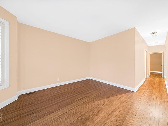 4th image of 7130 S Saint Lawrence Ave Floor 1