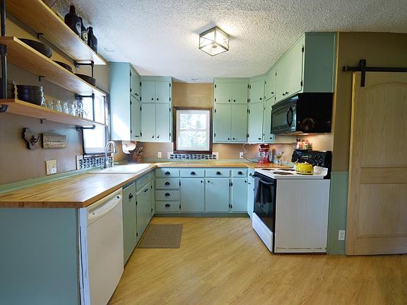 2nd image of 2229 Oak Hill Pl