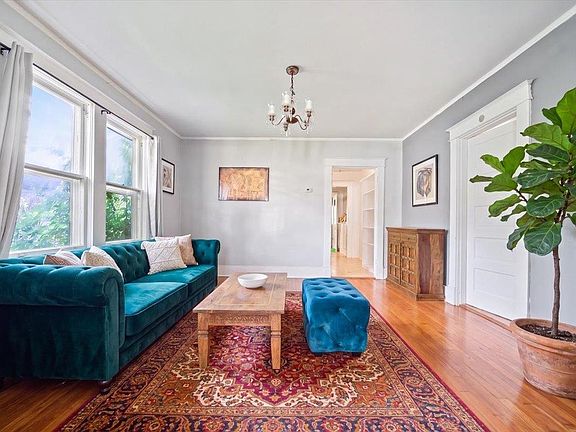 5th image of 3694 Douglass Ave