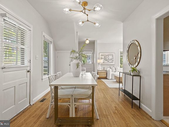 3rd image of 22 W Wyatt Ave