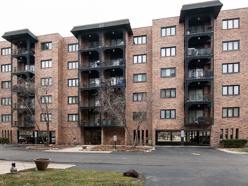 9331 Landings Lane, DesPlaines Illinois 60016