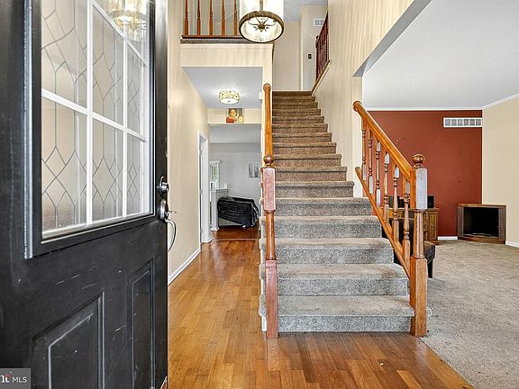 5th image of 104 Red Oak Dr