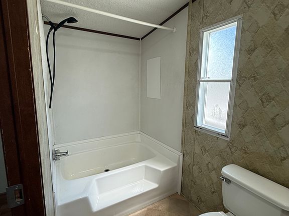 5th image of 8361 Hackberry St