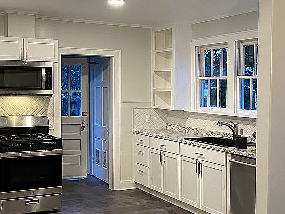 2nd image of 3656 Greenway Pl