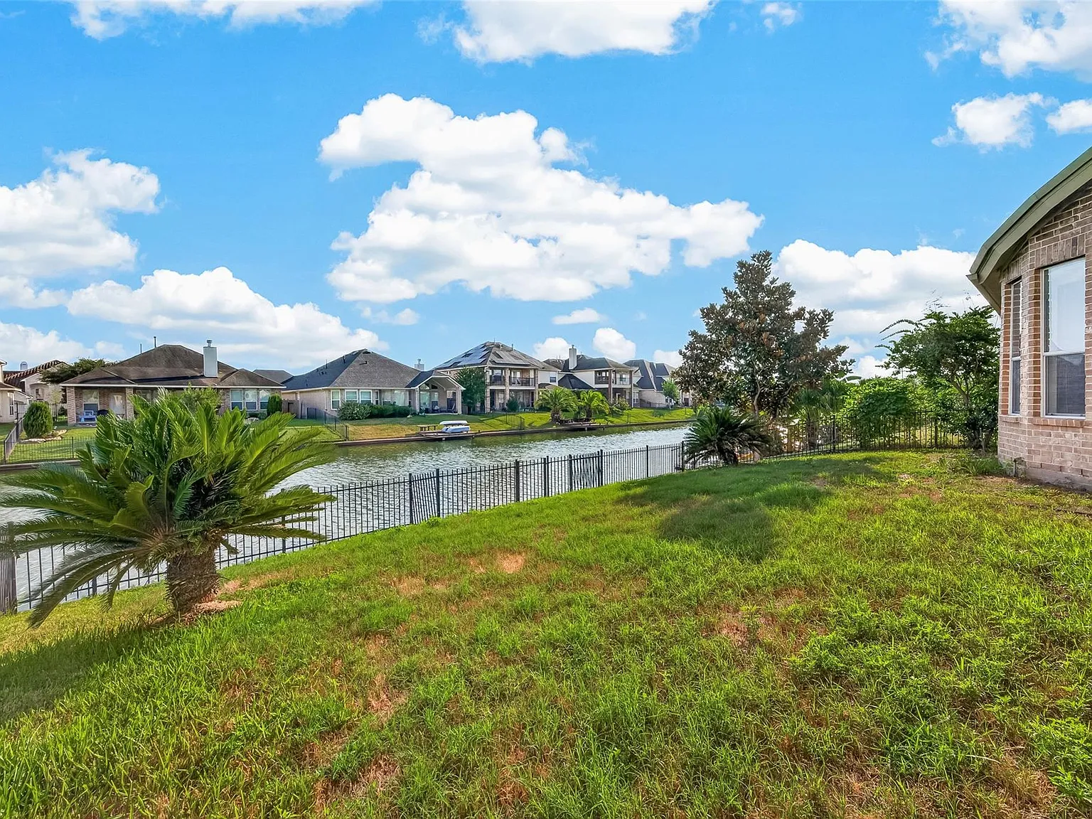 4 bed, 3.5 bath, 3496 sqft, $3,800 — Photo 2