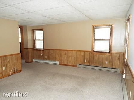 living room from front dorr