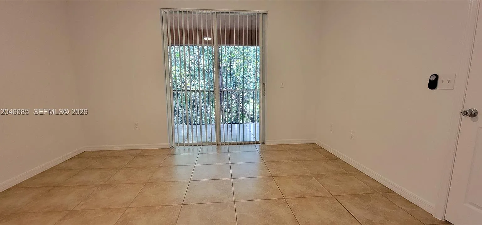 Cypress Pointe At Coral S — Photo 3