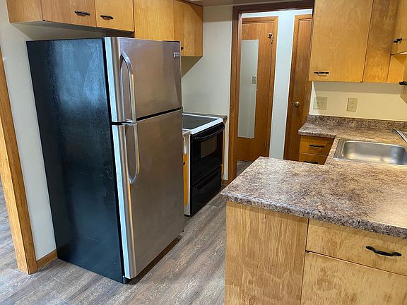 3rd image of 914 Grand Ave APT 8