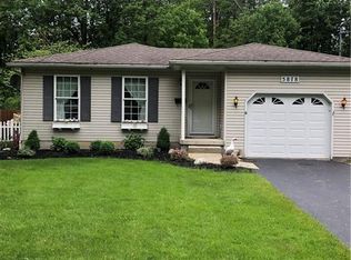 5878 Dover Rd, Lake View, NY 14085