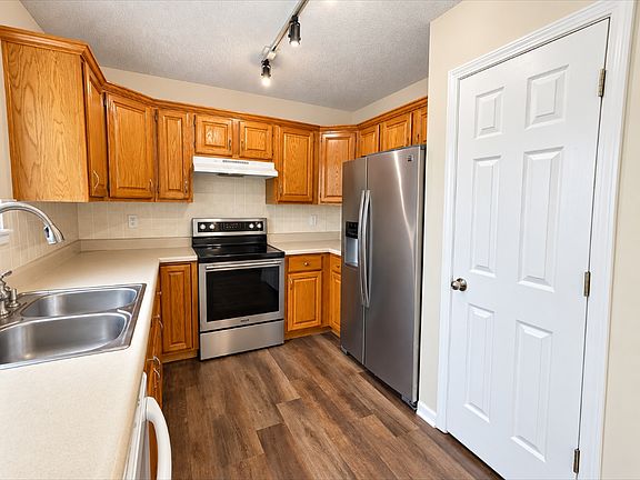 3rd image of 21683 S Main St