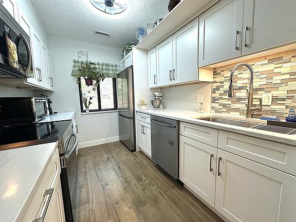 4th image of 23 Highwood Dr Unit 23
