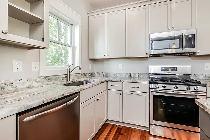 5 E Hampstead Sq #B — Photo 9