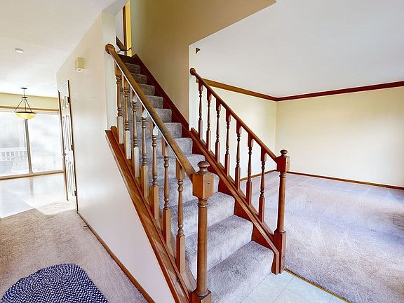 2nd image of 1444 Carriage Hill Dr