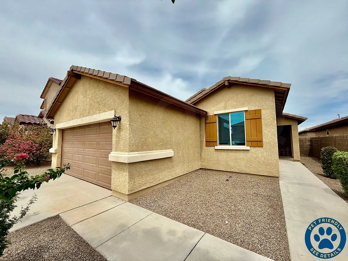 3 bed, 2.0 bath, 1590 sqft, $2,050 — Photo 1