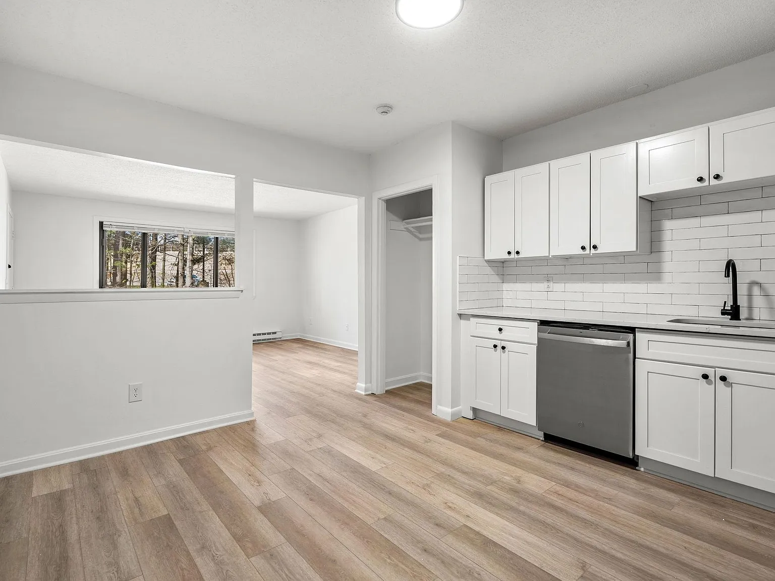 2 bed, 800 sqft, $2,200 — Photo 1