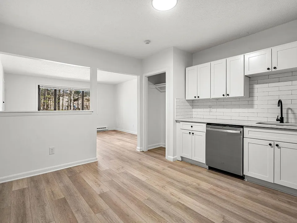 14 Pierce St #8