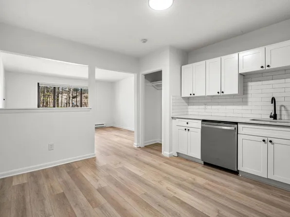 14 Pierce St APT 8, Foxboro, MA 02035