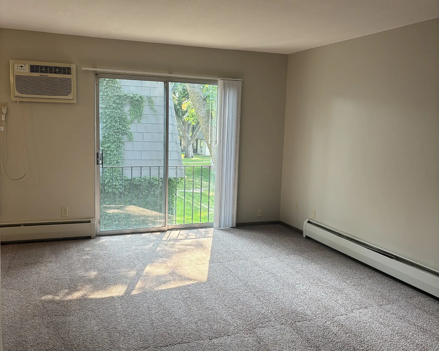 1 bed, 700 sqft, $995 — Photo 2