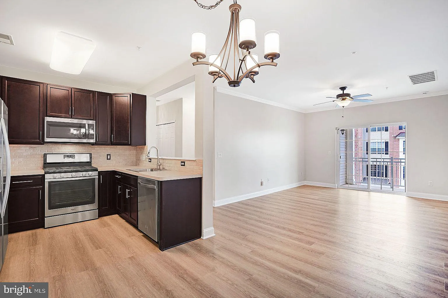 2 bed, 2.0 bath, 1212 sqft, $3,000 — Photo 2