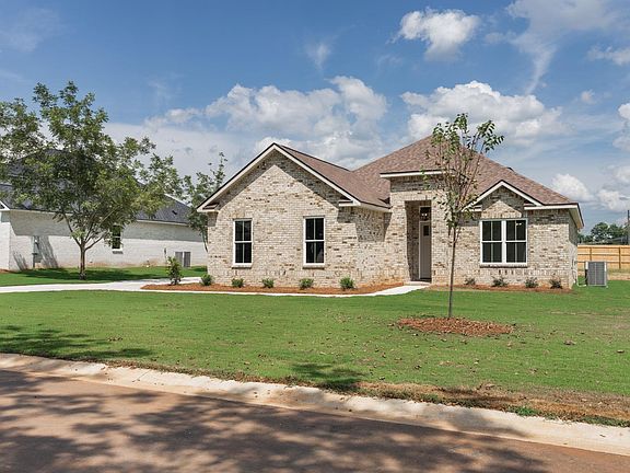 2nd image of 4 Pleasant Oaks Dr